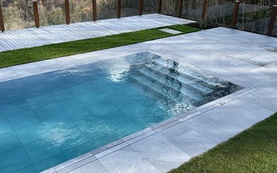 Lowerable pool ground with HAINZL water hydraulics